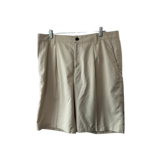 Adidas CLIMALITE Beige Pleated Light Weight Shorts Men's Size 35 - Picture 1 of 6